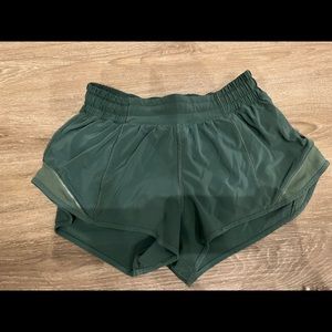 Size 2 Lululemon Hotty Hot Shorts 2.5” in Green Smoke.
